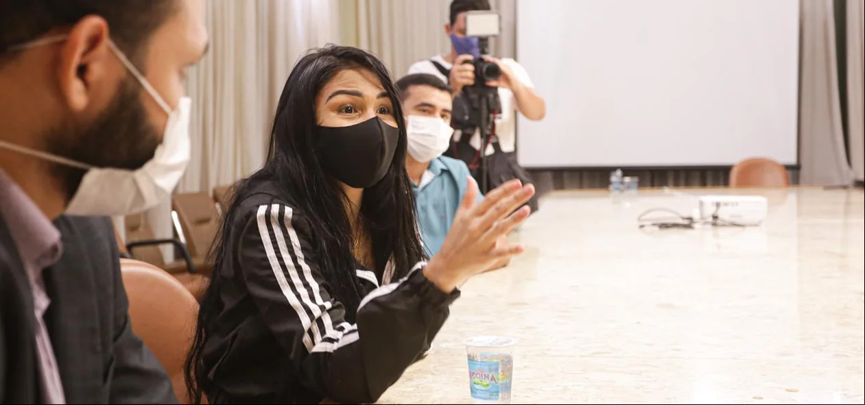 Cantora a Japa em reunião no Palácio da Cidade
