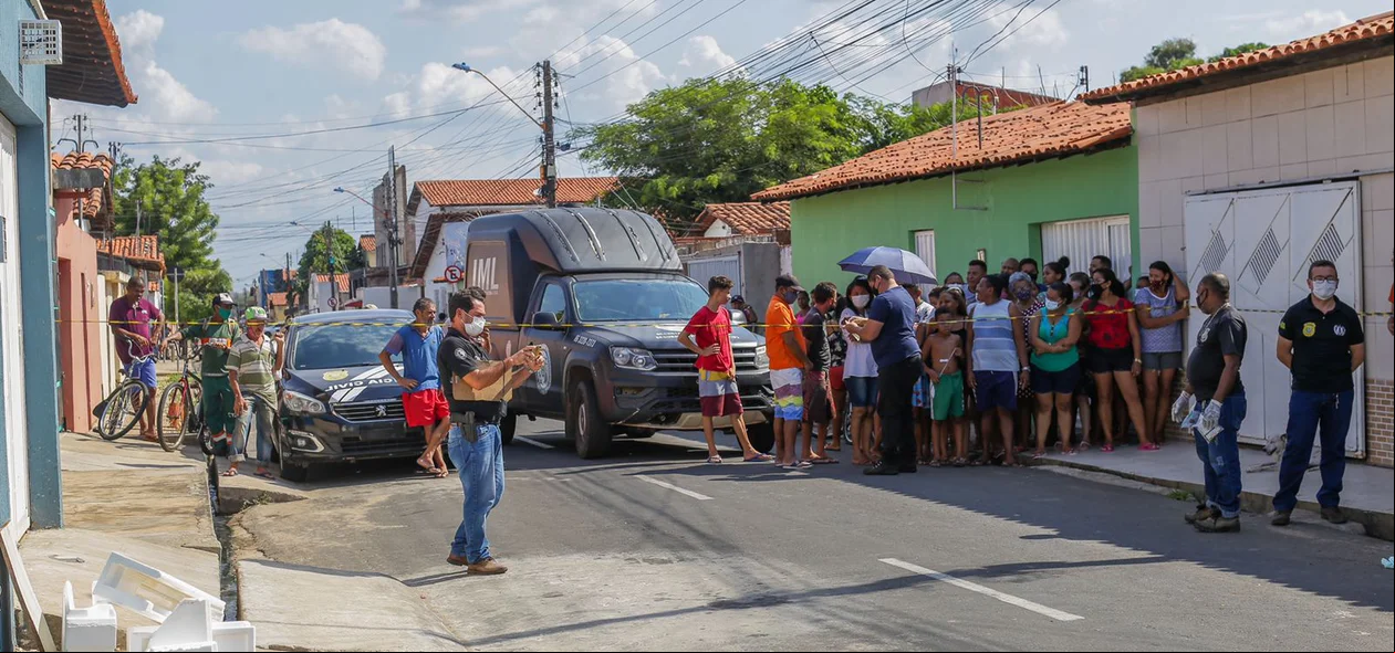 Homem foi assassinado na porta de casa