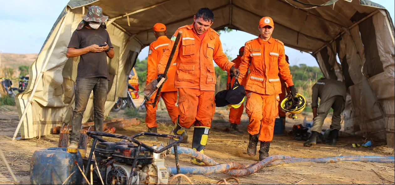 Equipes revezavam para localizar o corpo
