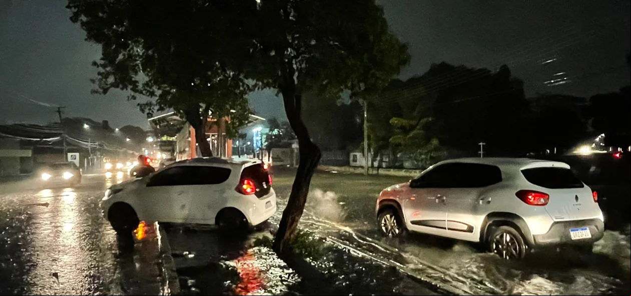 Chuva forte alagou diversos pontos na zona leste