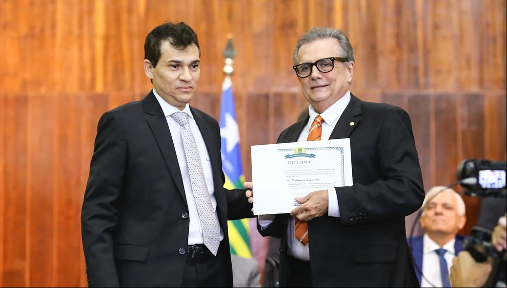 Flávio Nogueira é diplomado