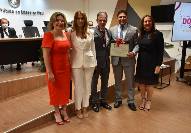 Superintendente do Sebrae recebe comenda do MP-PI