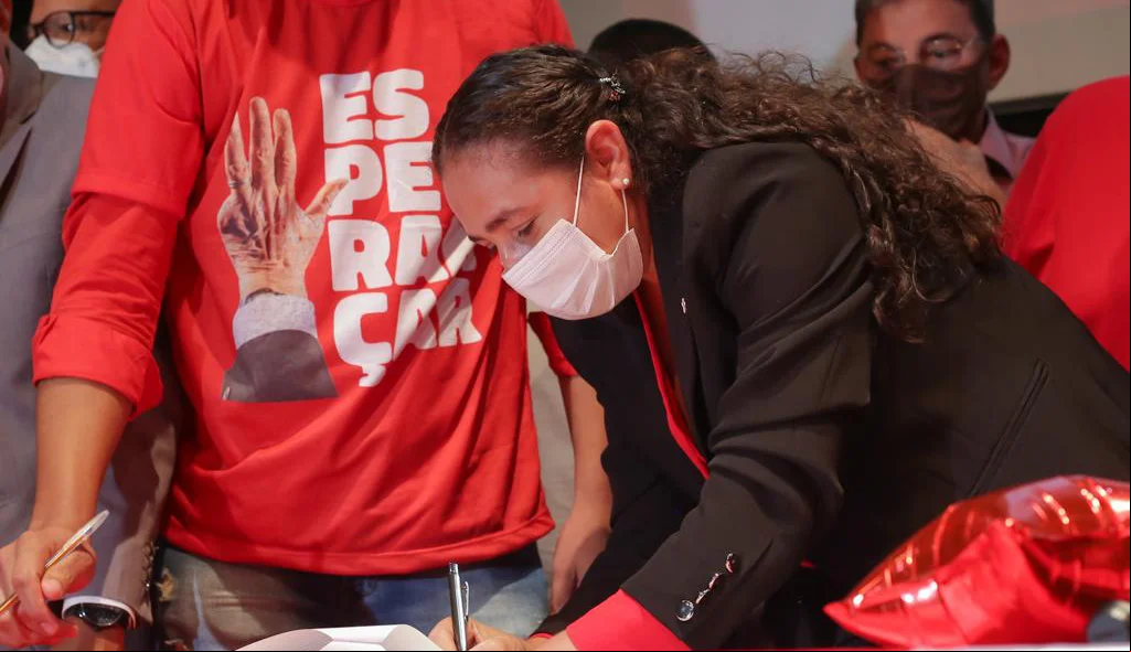 Cida Santiago se filia ao PT