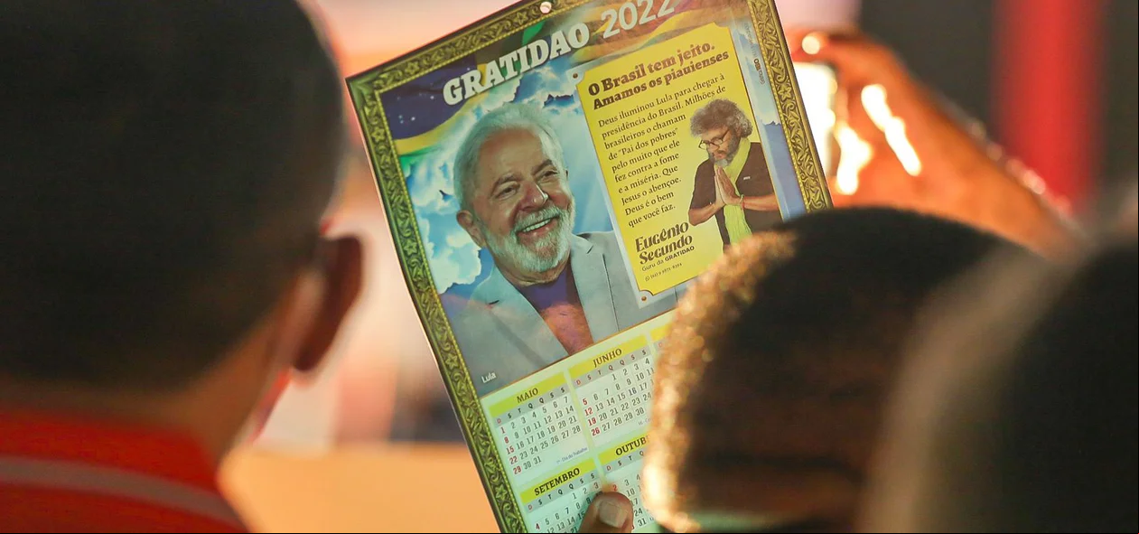 Calendário com foto de Lula