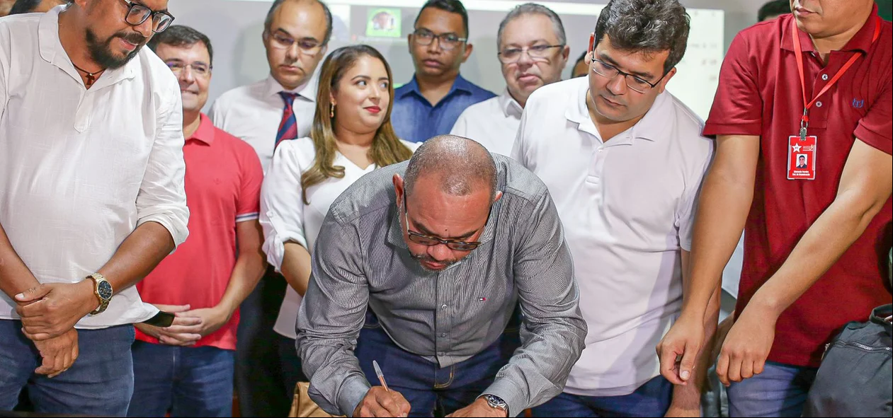 Prefeito Alemão assina ficha de filiação