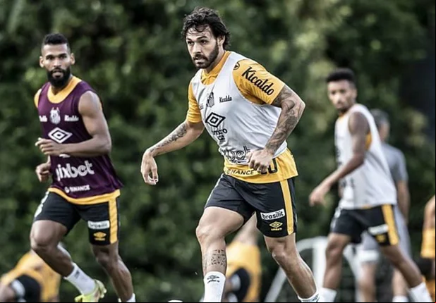 Ricardo Goulart em ação no treinamento do Santos antes da partida com o Coritiba