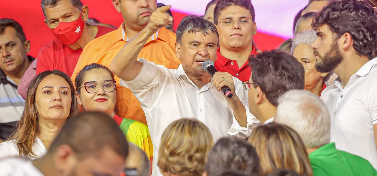 Wellington Dias em discurso