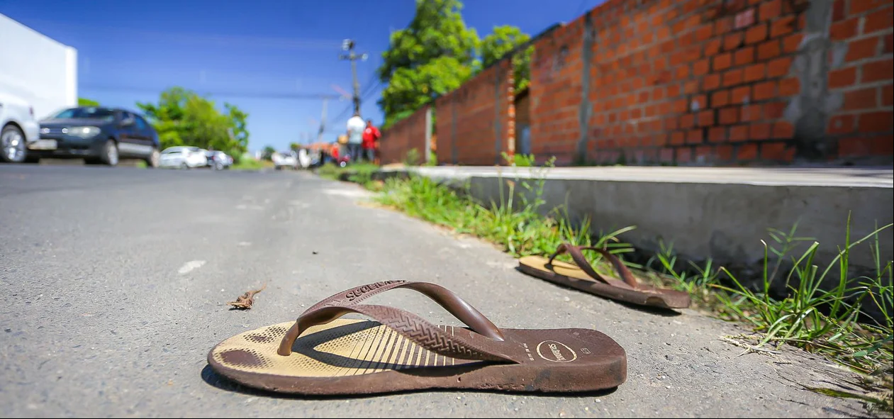 Chinelo da vítima
