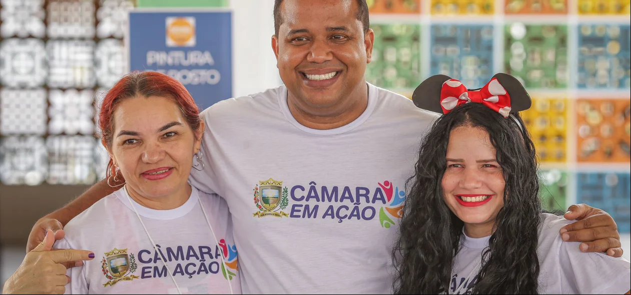 Enzo Samuel com colaboradores do Câmara em Ação