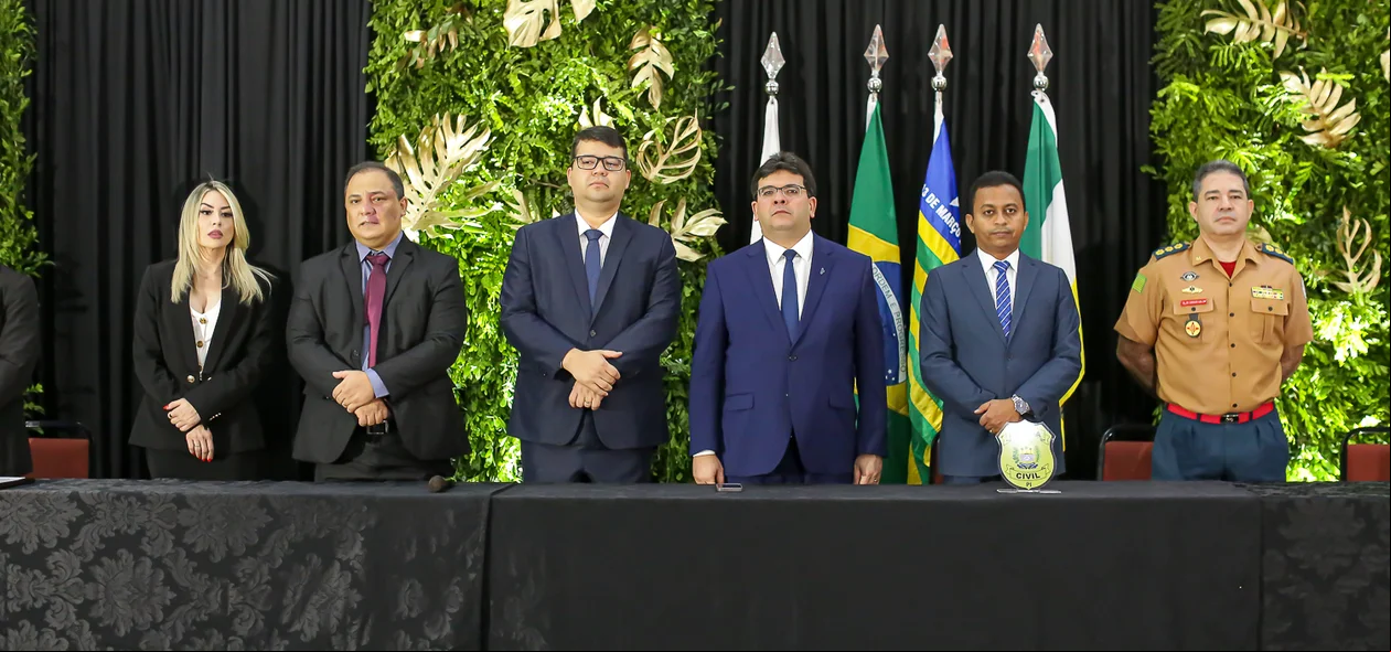 Mesa de honra da formatura