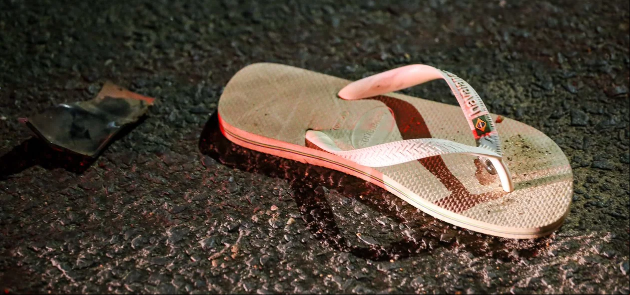 Chinelo de uma das vítimas
