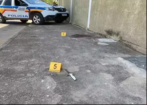 Faca utilizada no crime.