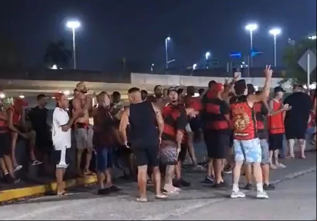 Flamenguistas protestam contra o elenco