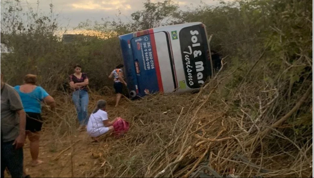 Ônibus envolvido no acidente