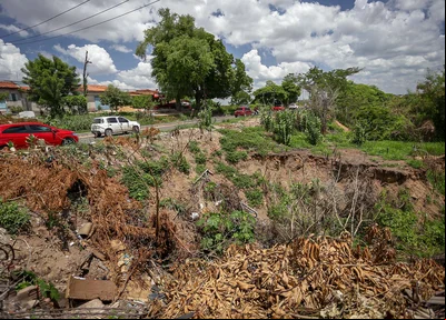 Cratera próxima à ponte Tancredo Neves