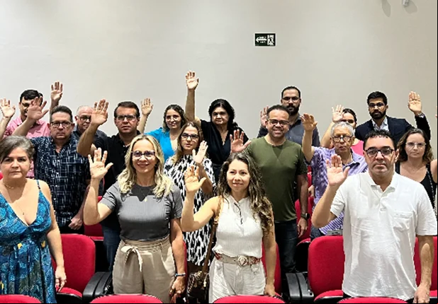 Médicos votam por greve durante assembleia no Simepi