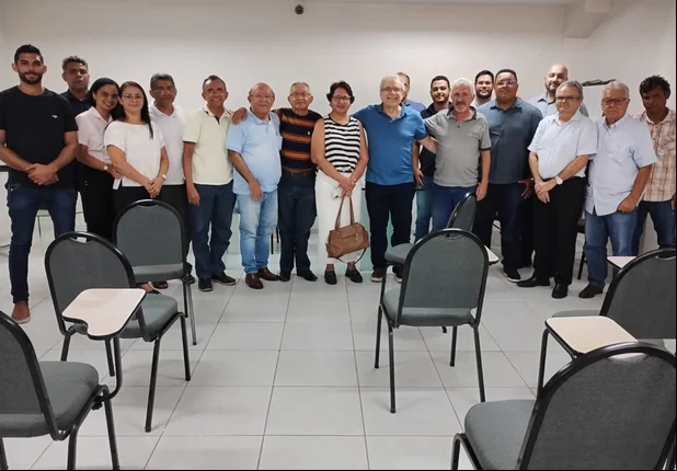 João Vicente Claudino reunido com pré-candidatos da federação