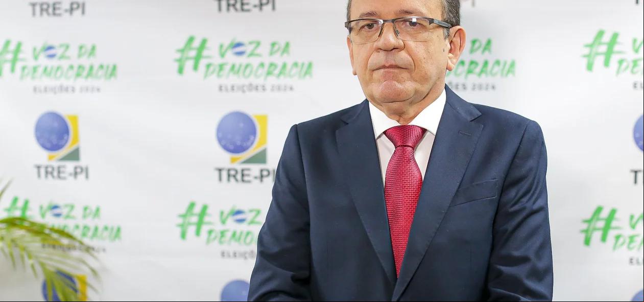 Desembargador Sebastião Martins toma posse no TRE-PI