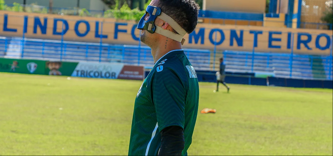 Arlan, zagueiro e capitão do Altos, retorna aos treinos