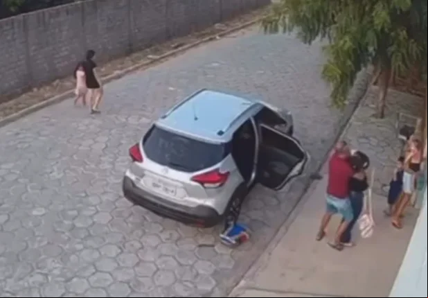 Câmera registra nova agressão de sargento do Corpo de Bombeiros contra ex-esposa