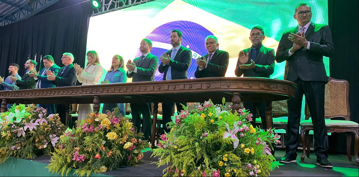 Ivanária Sampaio é empossada como prefeita de Esperantina