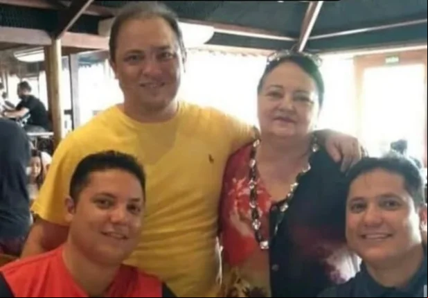 Delegado geral Luccy Keiko homenageia mãe, ao lado dos irmãos Kassamio Elal e Kassio Leal