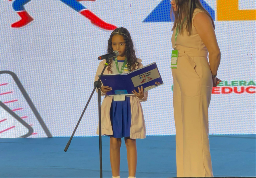 Larissa Oliveira Saraiva leu a mensagem de agradecimento final