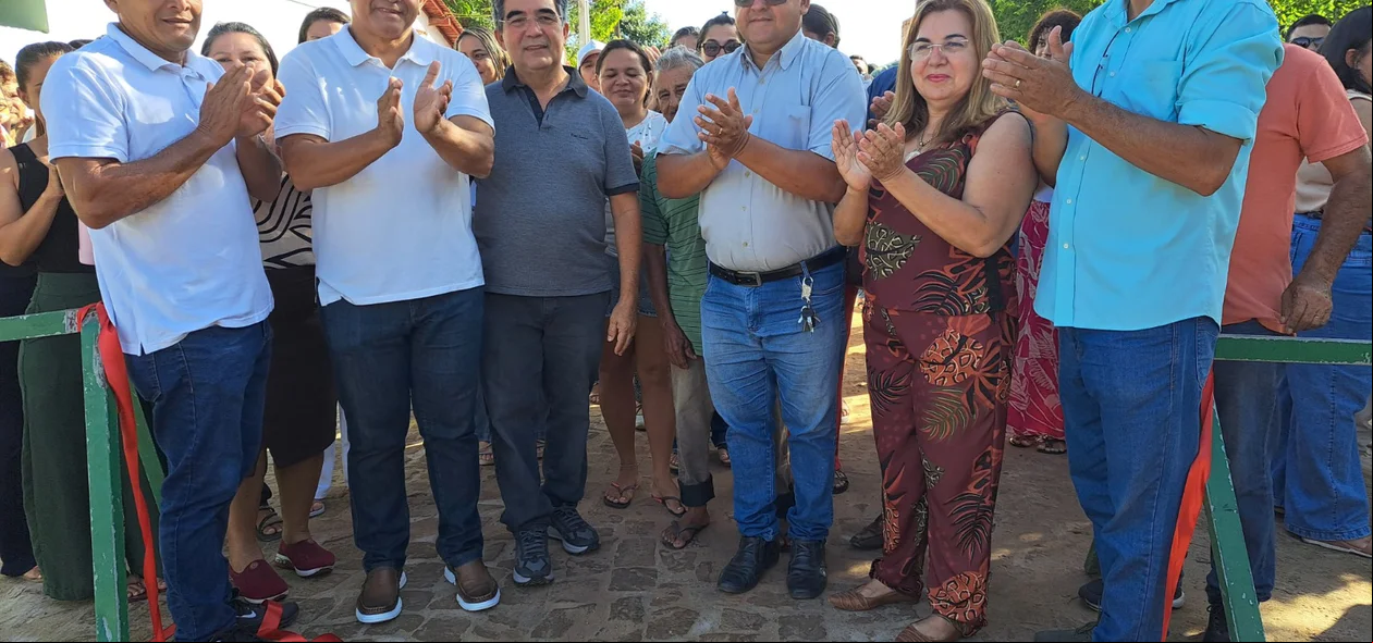 Autoridades na inauguração