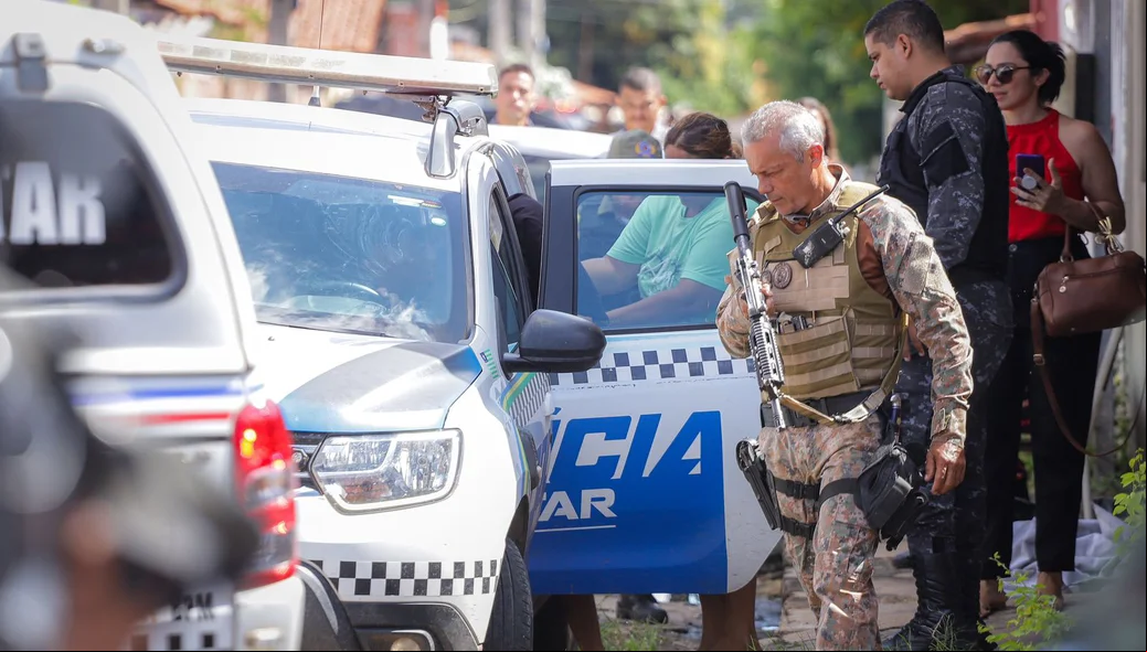 Policial foi desarmado após negociações