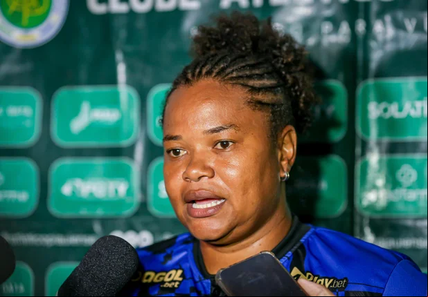 Treinadora Renata Costa