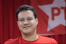 Felipe Camarão é investigado por mensagem contra deputada