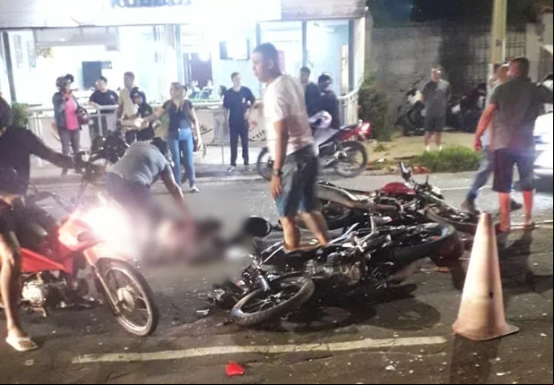 Acidente na Avenida Centenário deixou duas pessoas feridas