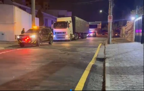 Carga apreendida nos caminhões em São Paulo