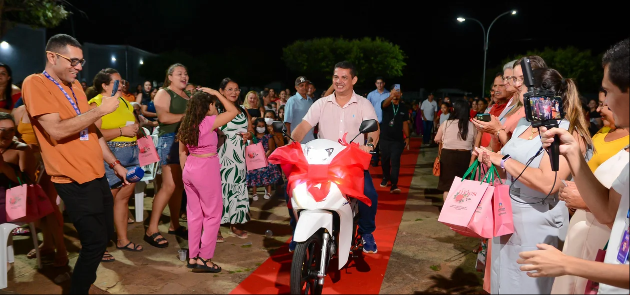 Entre os prêmios estava uma moto