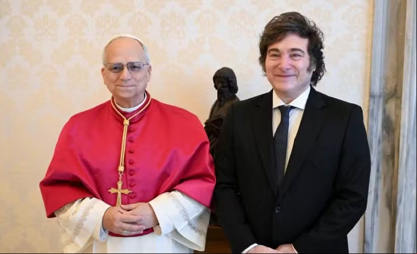 Milei se encontra com Papa Leão XIV no Vaticano