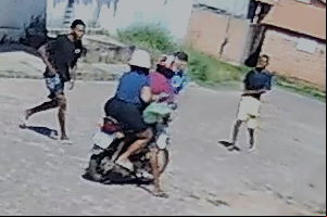 Polícia prende trio suspeito de roubar motocicleta na Vila João Reis em Timon