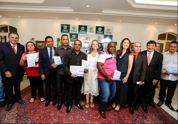 Governo homenageia médicos cubanos que atuaram no Piauí.