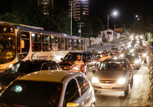 Acidentes causam congestionamento na Ponte JK