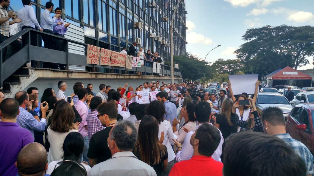 Auditores e técnicos protestam em frente à CGU
