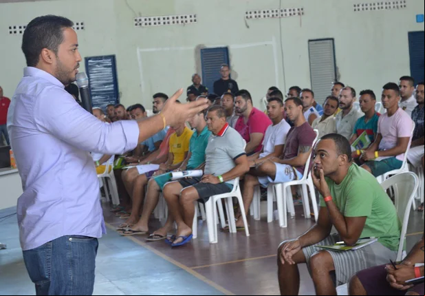 Detentos participam de revisão Pré-Enem na Casa de Custódia