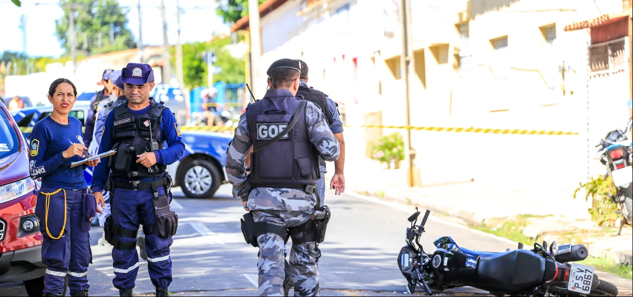 Polícia Militar no local do crime