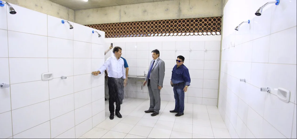 Governador visita vestiários 