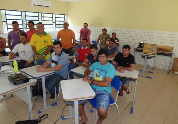 Cooperativa de Cocal oferece capacitação para apicultores