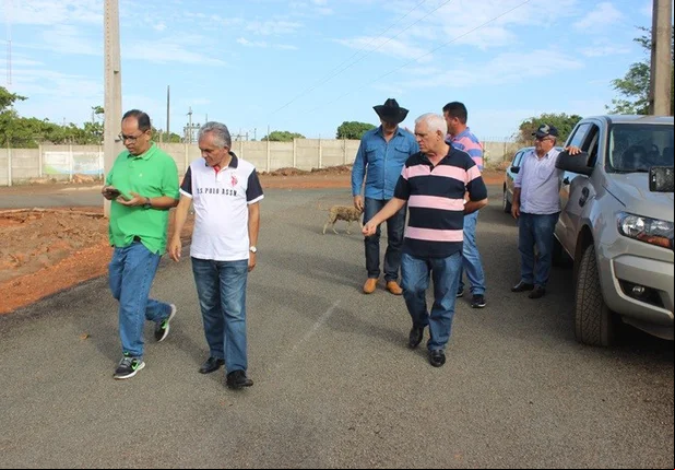Pavimentação asfáltica nas ruas de Esperantina 