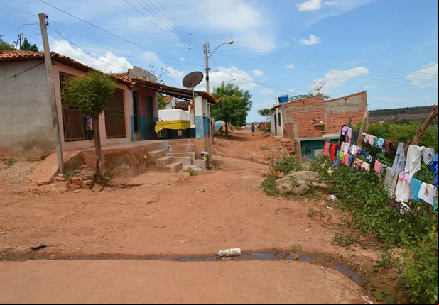 Prefeito cobra taxa de iluminação em bairro sem estrutura 