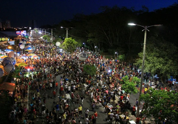 Foliões esbanjam alegria durante Corso 2018 em Teresina