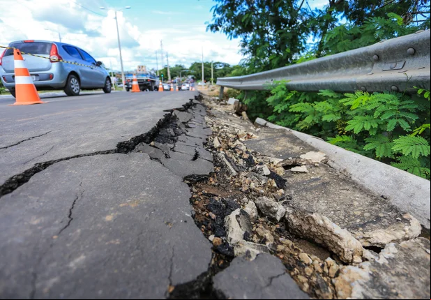 Pista da Ponte Wall Ferraz é interditada em Teresina 