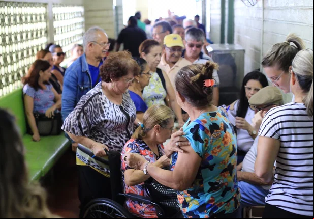 População lota Hospital da Primavera no Dia D de Vacinação