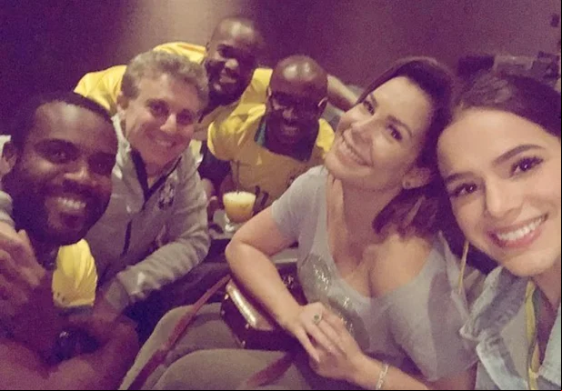 Famosos se reúnem para assistir jogo da seleção brasileira