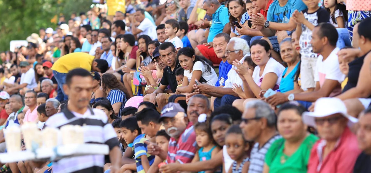 O desfile cívico acontece todos os anos no território nacional